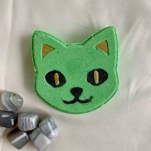 Cat Bath Bomb with Crystal